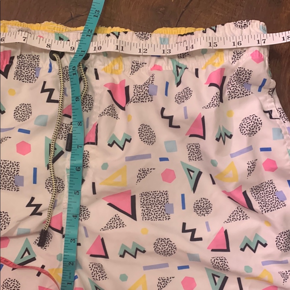 Colorful Geometric Patterned Shorts - Picture 7 of 7